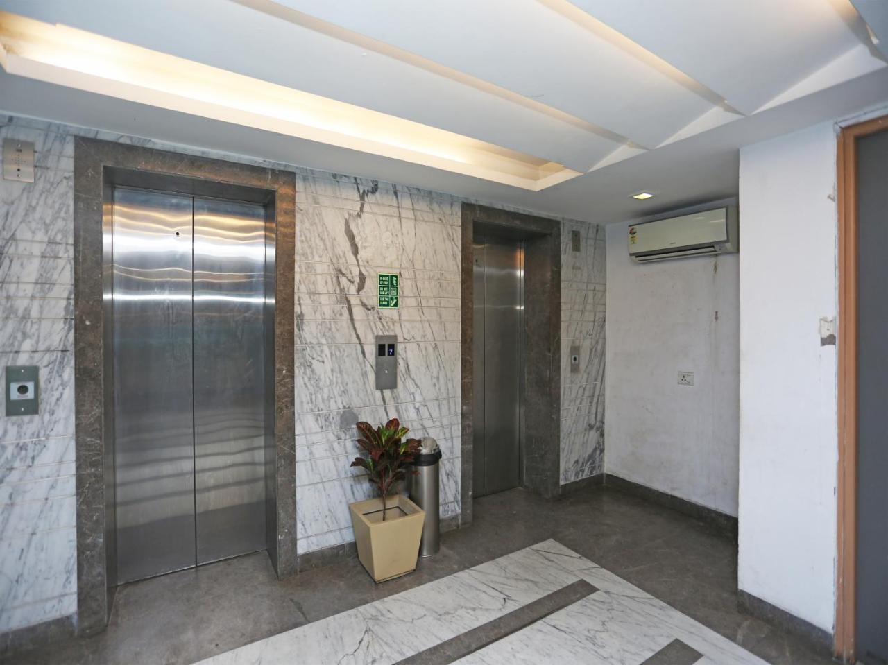 Capital O 10212 Hotel West Willows Xanadu 콜카타 외부 사진
