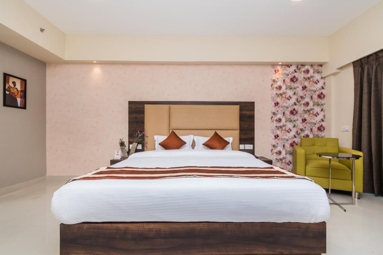 Capital O 10212 Hotel West Willows Xanadu 콜카타 외부 사진