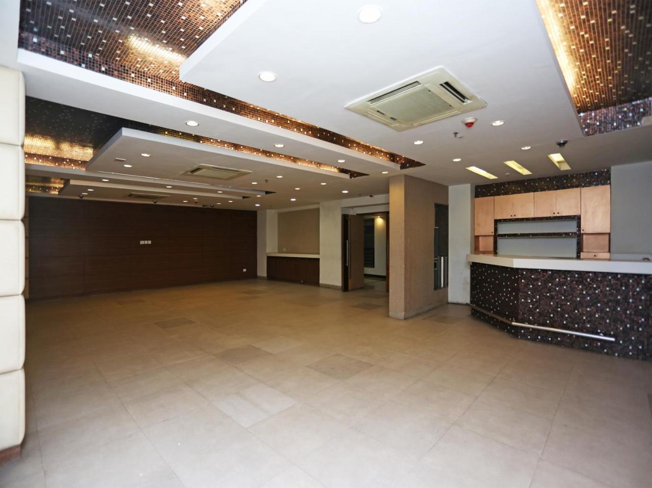 Capital O 10212 Hotel West Willows Xanadu 콜카타 외부 사진