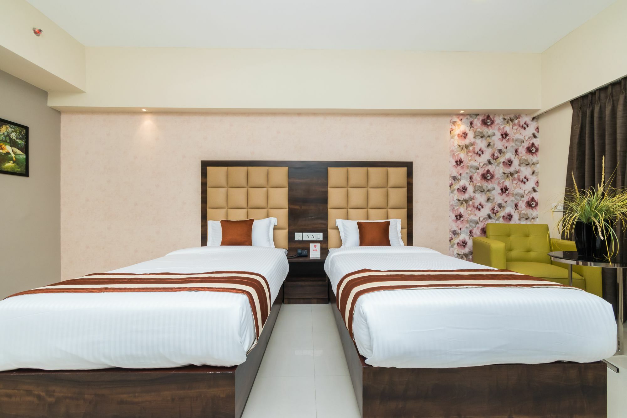 Capital O 10212 Hotel West Willows Xanadu 콜카타 외부 사진