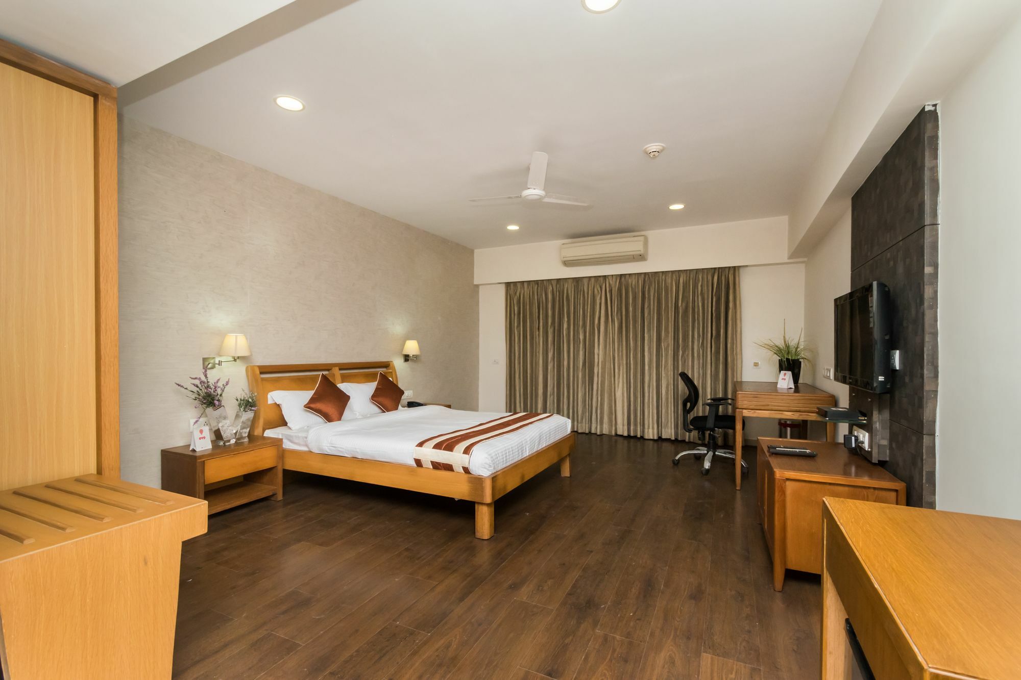 Capital O 10212 Hotel West Willows Xanadu 콜카타 외부 사진